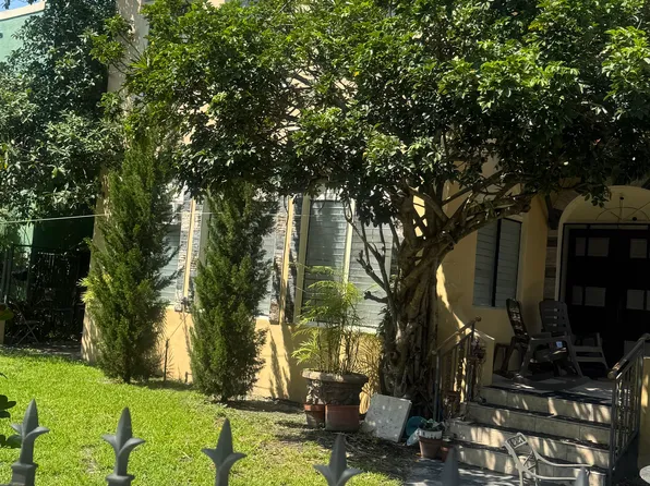 1901 SW 10th St, Miami, FL 33135