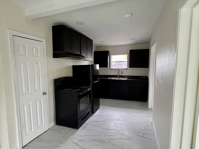 4518 New Orleans St #4 — Photo 7
