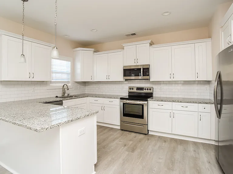 608 E Texas Ave — Photo 5