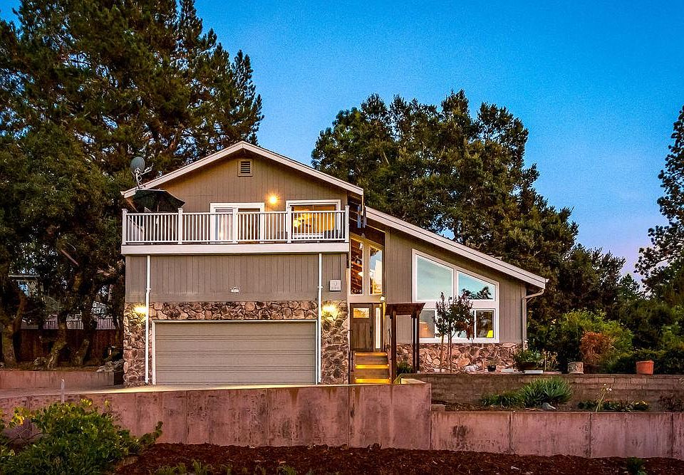 1st image of 865 Pinecone Dr