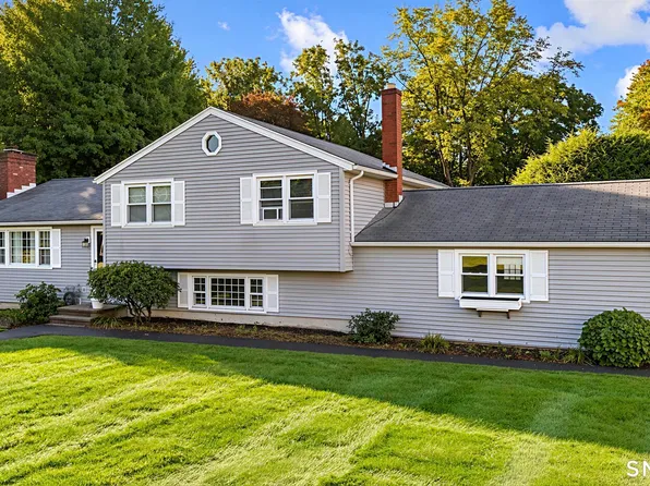 2 Surrey Drive, North Haven, CT 06473