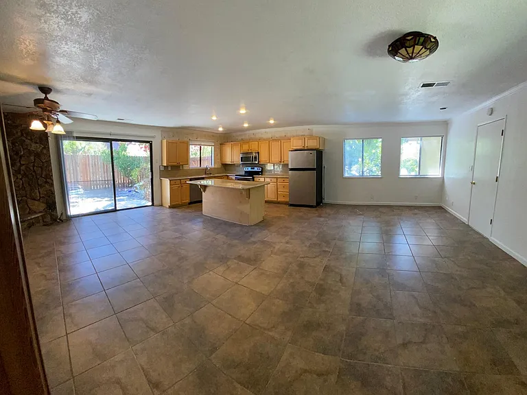 8345 Berg St — Photo 6