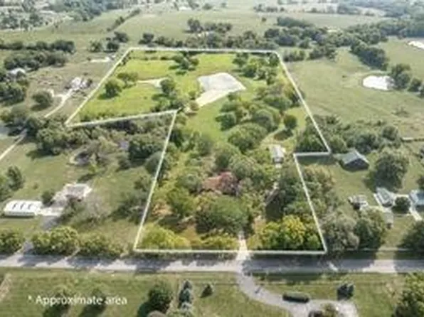 14807 N Stark Ave, Liberty, MO 64068