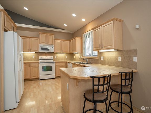 5th image of 17730 25th Avenue Ct E