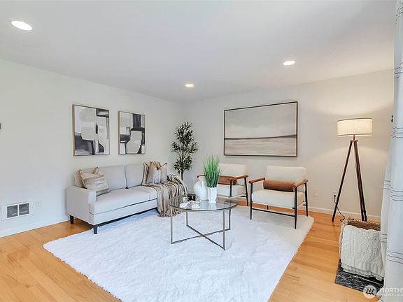 2nd image of 1035 156th Avenue NE #29