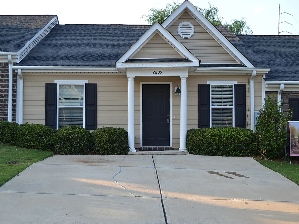 2605 York Dr