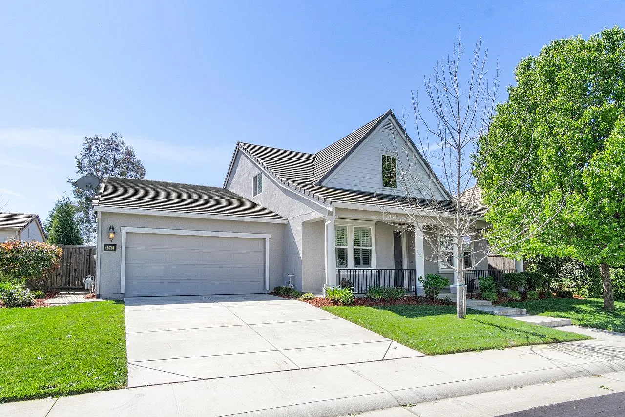 2041 Rhodes Ln photo 1