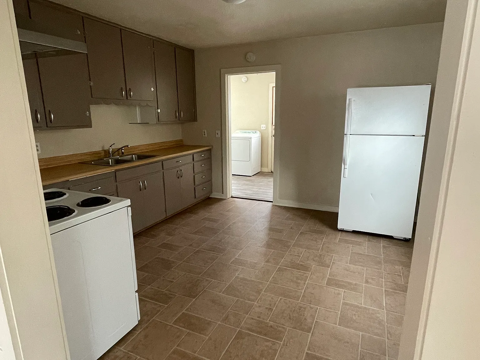 2 bed, 900 sqft, $1,100 — Photo 2