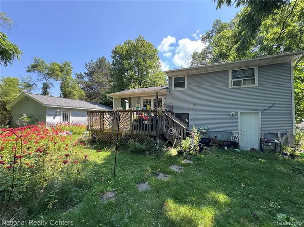 3090 Massena St, Commerce Township, MI 48382