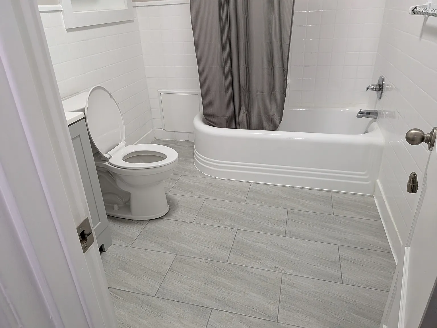 1 bed, $2,300 — Photo 2