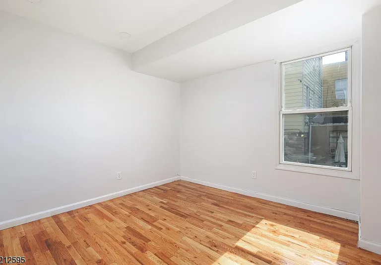 131 Armstrong Ave — Photo 16