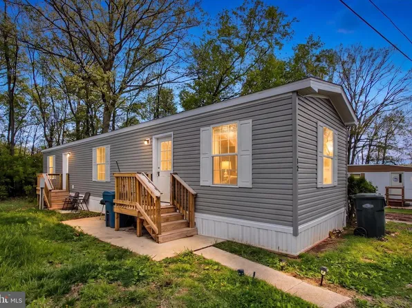 12 Mobile Dr, Thomasville, PA 17364