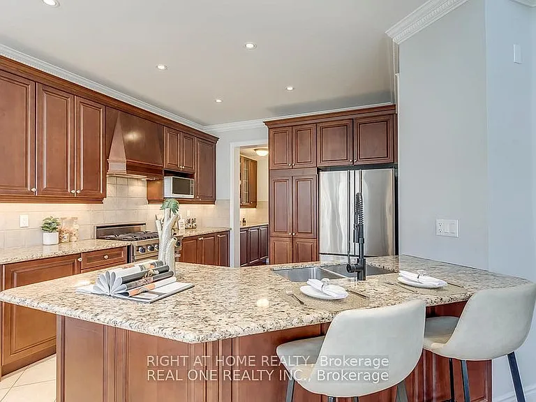 96 Spring Azure Cres — Photo 14