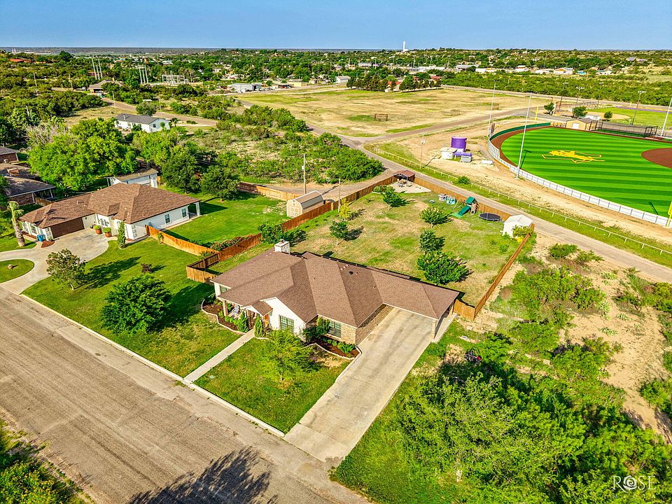 1st image of 113 Country Club Dr
