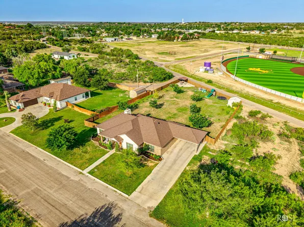 113 Country Club Dr, Ozona, TX 76943