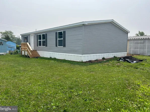325 Brick Ln, New Oxford, PA 17350