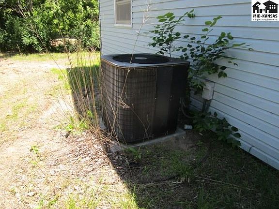 3rd image of 519 W Avenue C