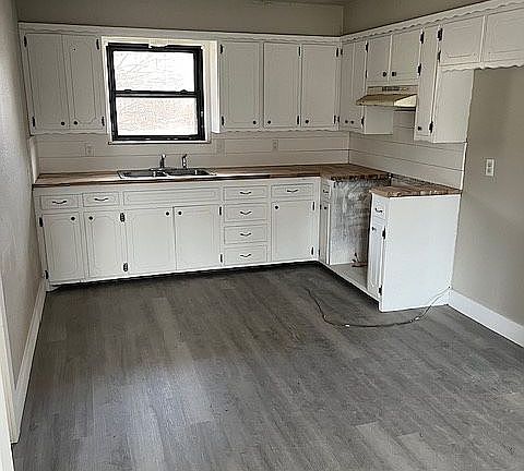 3rd image of 15663 Central St
