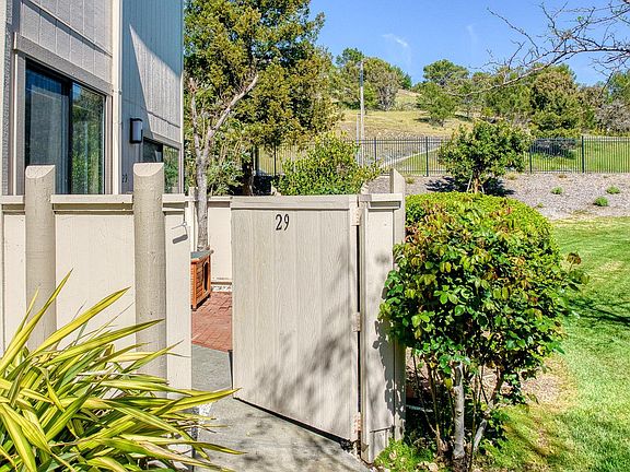 2nd image of 29 Sailmaker Court