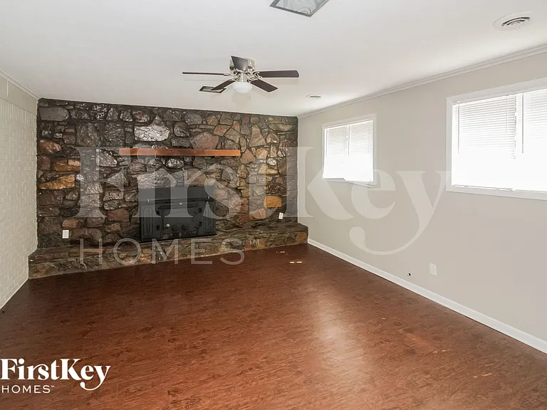 842 Eastern Dr — Photo 9