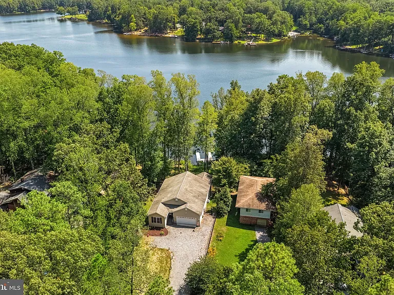 686 Lake Caroline Dr — Photo 5