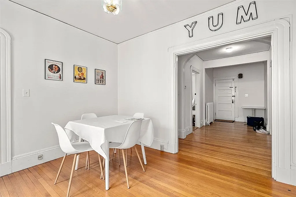4 bed, 2000 sqft, $4,300 — Photo 3