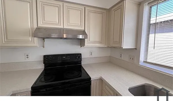 725 N Arrowhead Dr — Photo 7