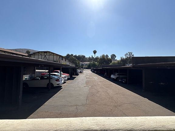 Exterior Neighborhood (street photo)