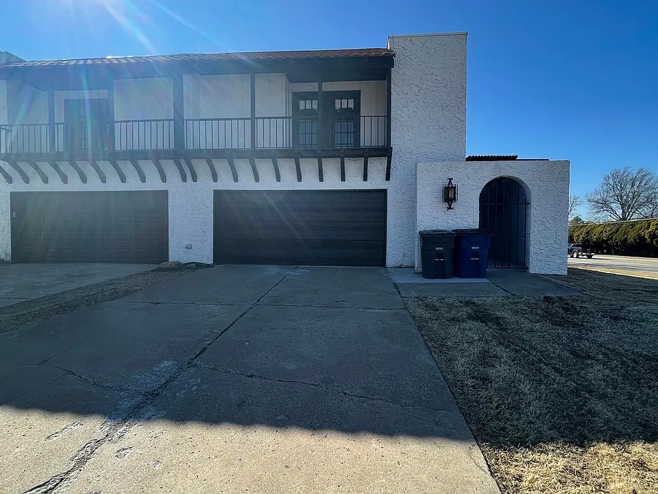 6104 S Lakewood Ave