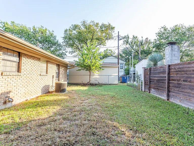 4501 Caswell Ave — Photo 16