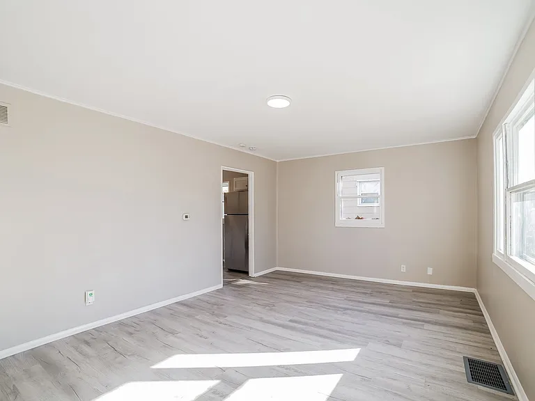 1346354_018_living_room_13583931.jpg