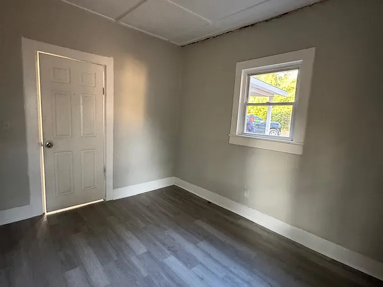 2104 Rosehill Rd — Photo 5