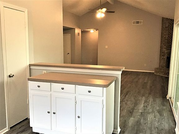 5th image of 1110 Huntington Dr