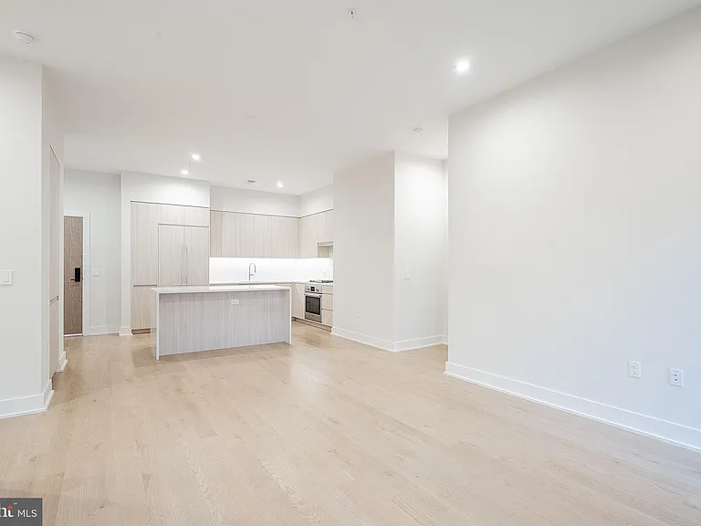701 Swann Ave #503 — Photo 17