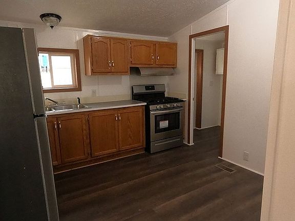 3rd image of 831 Sunset Blvd