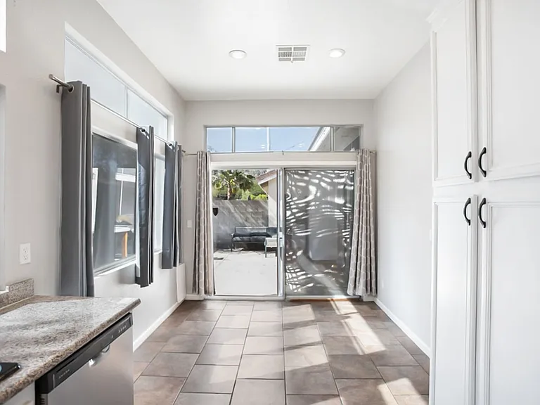 10404 Pacific Sageview Ln — Photo 12