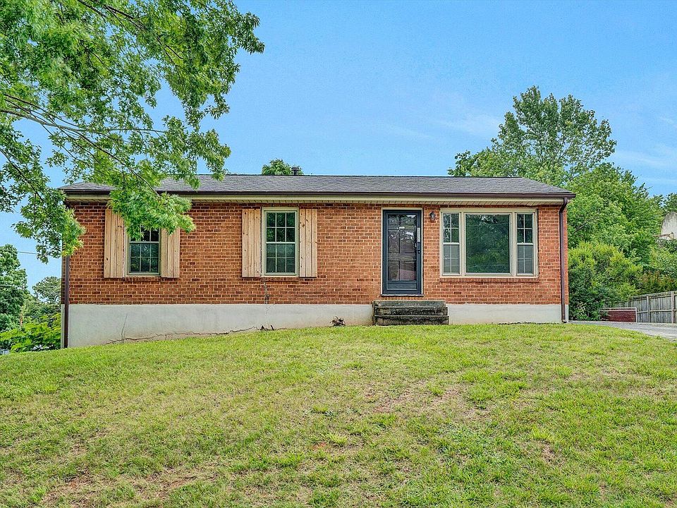 2808 Creekwood Dr, Salem, VA 24153 Zillow