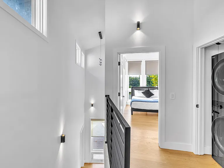 414 E Schiller St — Photo 17