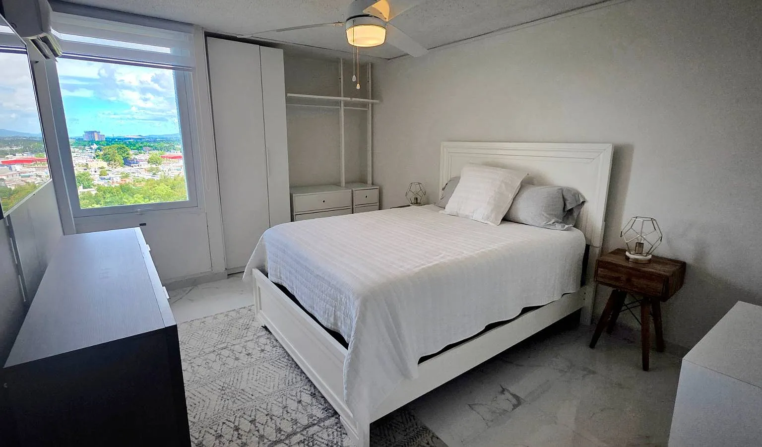 1 bed, 1.0 bath, 690 sqft, $2,500 — Photo 4