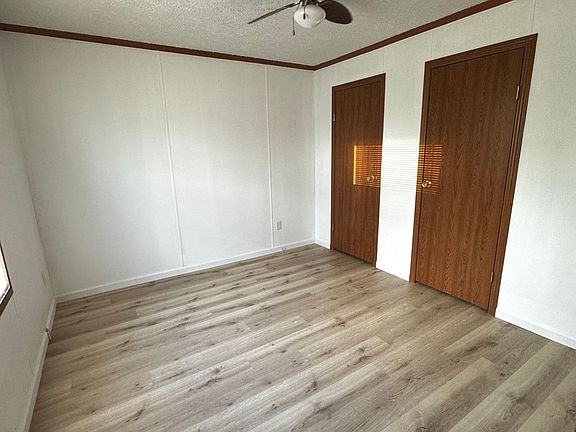 5th image of 22 Elm St