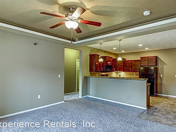 4th image of 7446 S Louise Ave #203