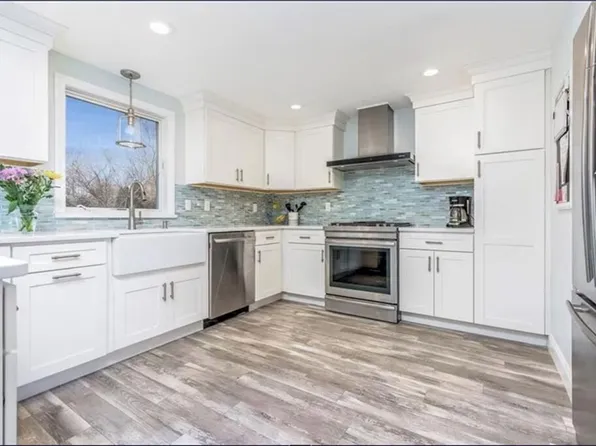 26 Jamestown Blvd, Narragansett, RI 02882