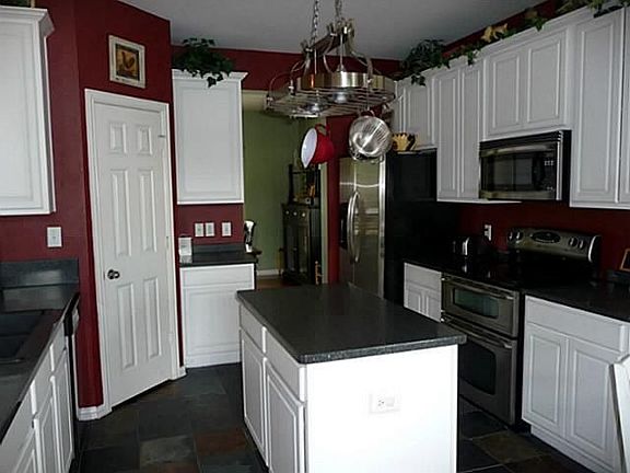 5th image of 1113 Oakcrest Dr