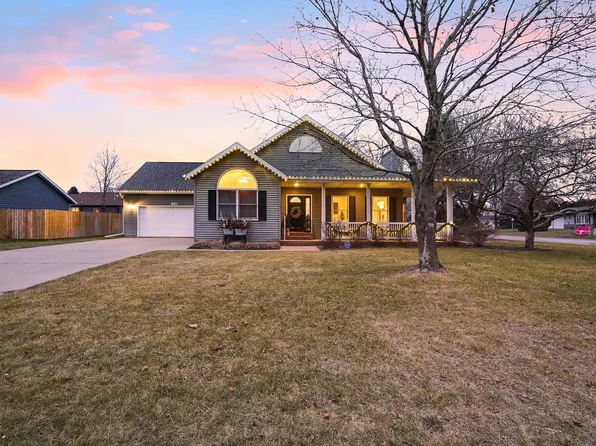 921 Valley View Rd, Lake City, MN 55041