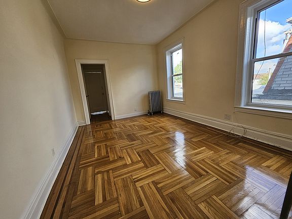 4th image of 2066 E 15th St #2R