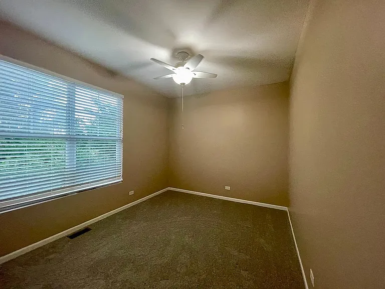 526 Grosvenor Ln — Photo 13