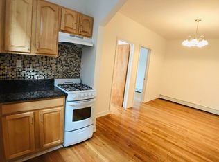 2540 Steinway St #2R, Astoria, NY 11103