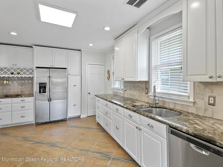 8 Arthur Ave — Photo 15