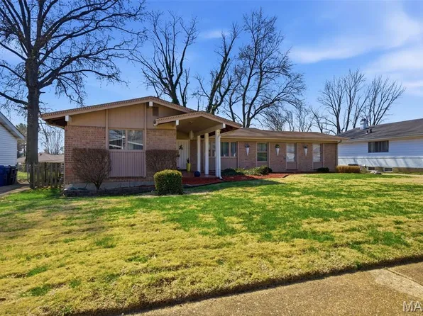 3630 Estates Dr, Florissant, MO 63033