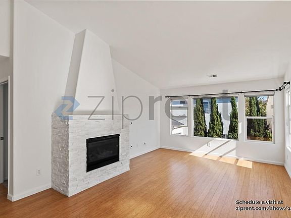 4th image of 436 Knollcrest Ave